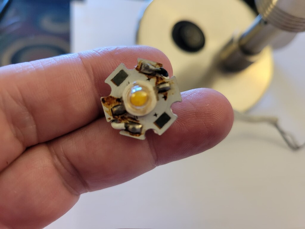 Hoping to identify a LED array Optoelectronics Electronic Component