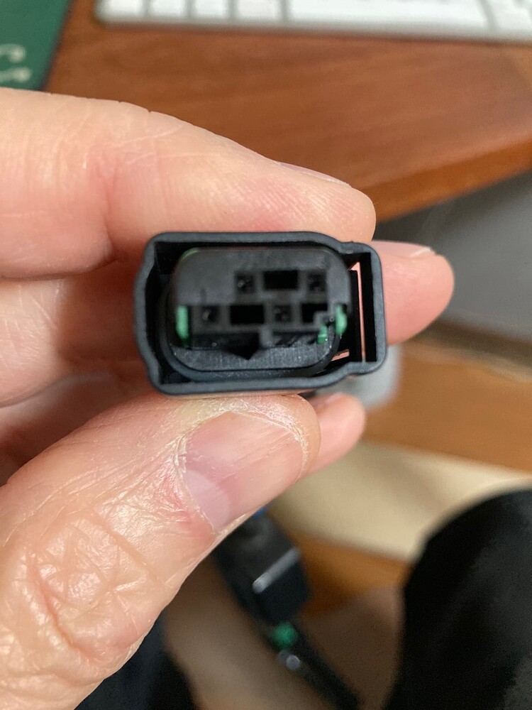 Need to identify BMW CANbus connectors Rectangular Connectors