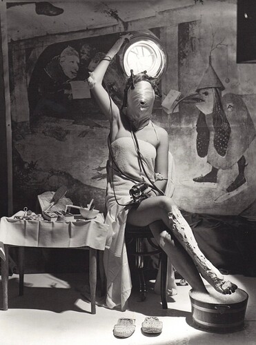 Electric beauty by Horst P. Horst (1939)