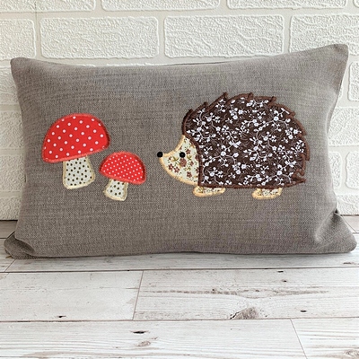 RCUS079%20Hedgehog%20cushion