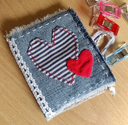 denim needlebook with scraps 7