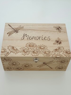 7907618-Wooden-memory-box-with-pyrography-dragonflies-bees-and-daisies-0 (1)