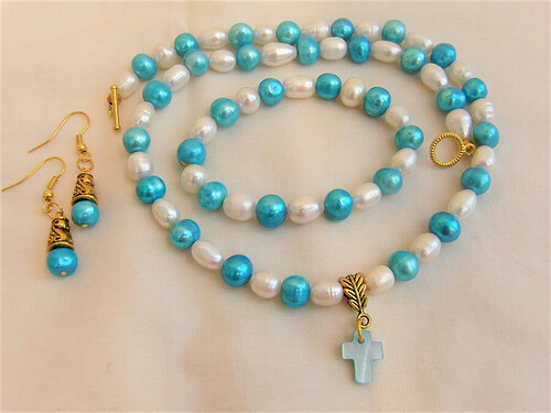 Blue & Cream Freshwater Pearl Jewellery Set With A Mother of Pearl Cross