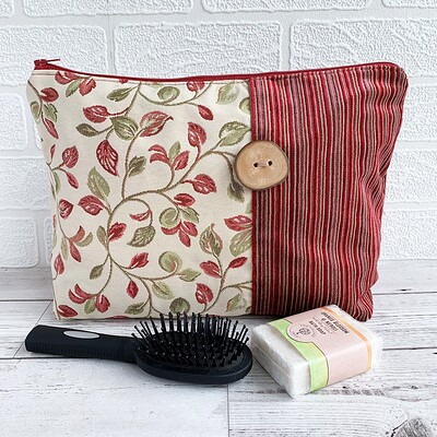 TOIB135 Woodland toiletry bag