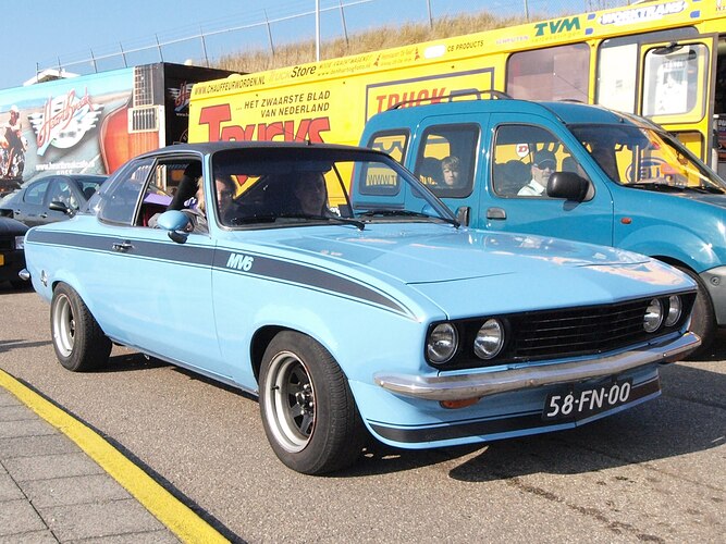 2000px-Opel_MANTA_dutch_licence_registration_58-FN-00_pic1