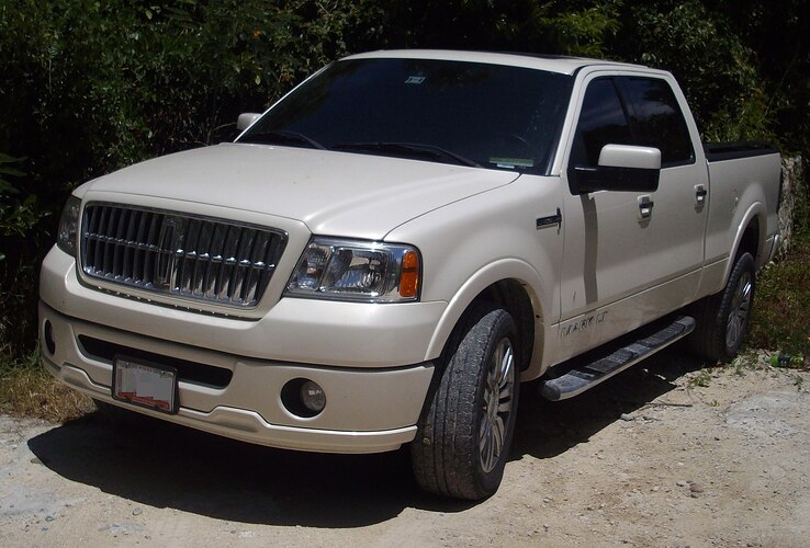 2000px-'07-'08_Lincoln_Mark_LT