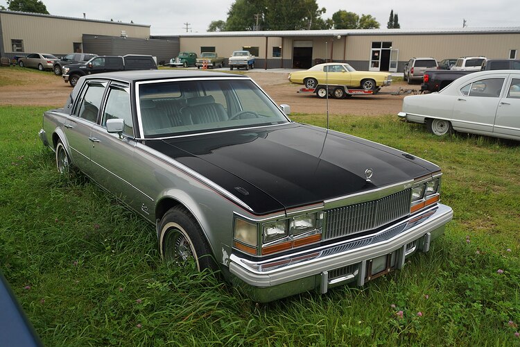 2000px-1978_Cadillac_Seville_Elegante_(28653410304)