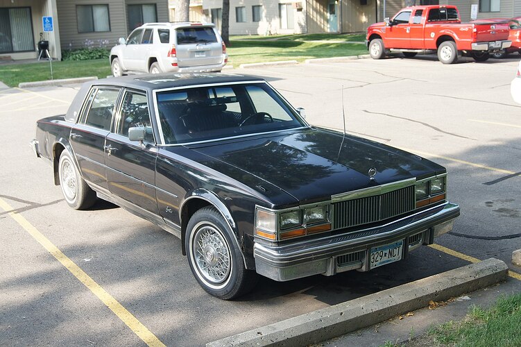 2000px-1977_Cadillac_Seville_(14812429592)