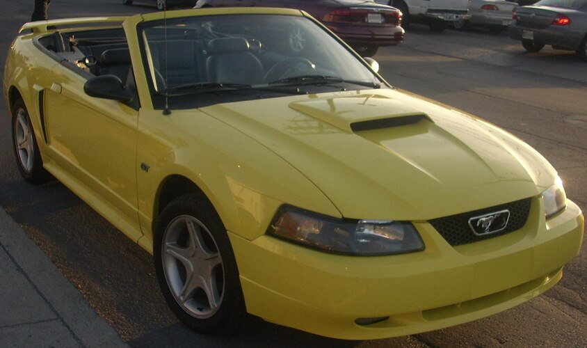 2000px-Ford_SN-95_Mustang_GT_Convertible