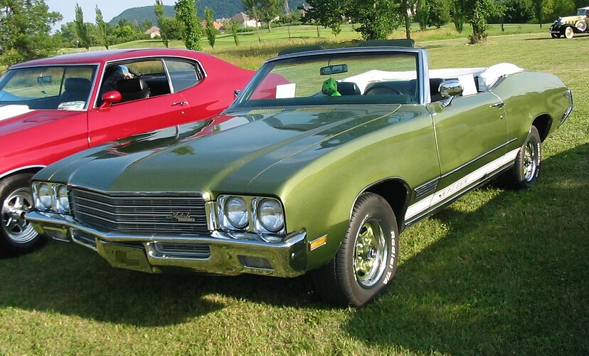 '71_Buick_Skylark_Convertible_(Auto_classique_VAQ_Mont_St-Hilaire_'11)