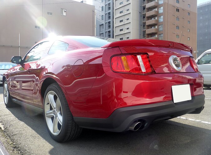 2000px-The_rearview_of_Ford_MUSTANG_V_V8_GT_Coupé_Premium