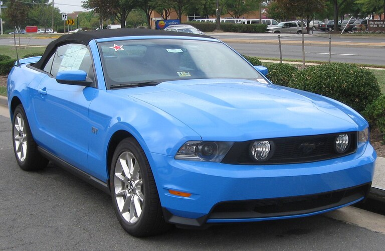 2010_Ford_Mustang_GT_convertible_2_--_09-07-2009