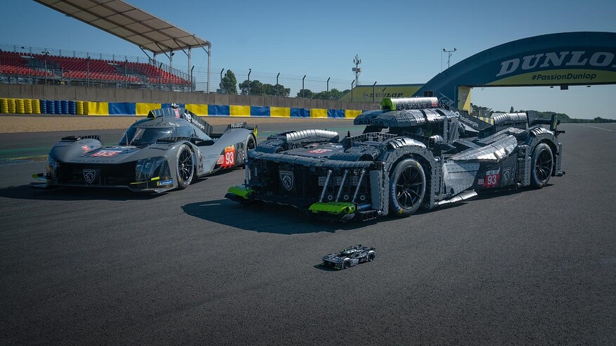 On_track_5_-_Big_build_product_and_real_hypercar_on_track_together