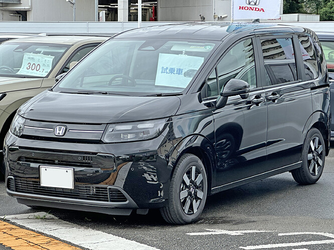 Honda_FREED_e：HEV_AIR_2WD・6-Seater_(6AA-GT6)