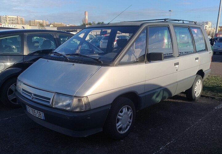 2000px-Renault_Espace_2000_GTS_(38920566890)