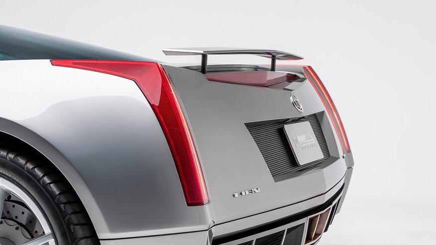 2002-Cadillac-Cien_0000_TED_2101