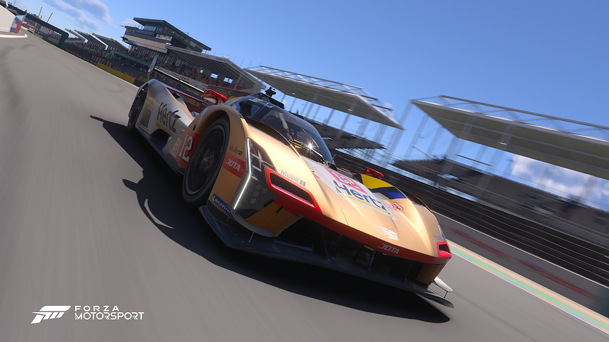 Cadillac V-series.R #12 HTJ at Le Mans, racing for the win! 🏆
