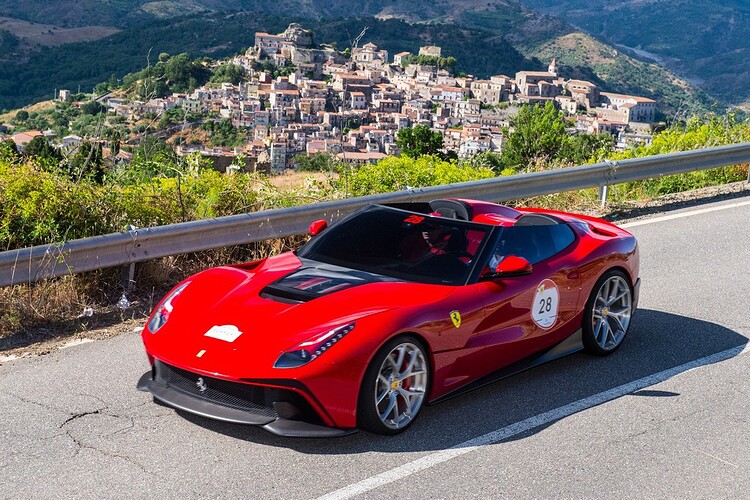 2014_Ferrari_F12TRS-0-1024