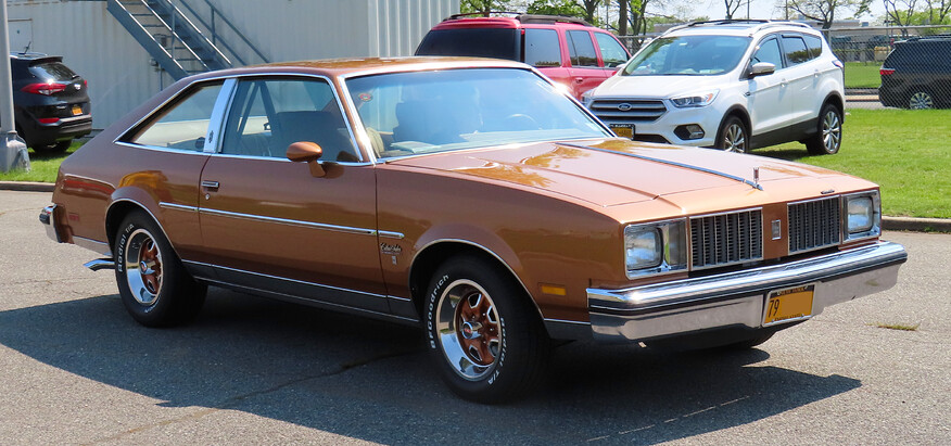1979_Oldsmobile_Cutlass_Salon_3-door,_front_5.19.19