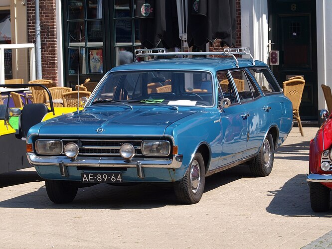 1971_Opel_Rekord_1900_station_at_the_SPECIAAL_Auto_Evenement_Nijkerk_2011,_pic5