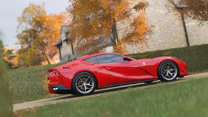 Ferrari 812 Superfast 4