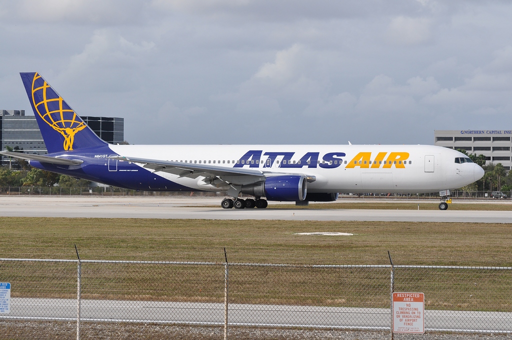 アトラス航空 767-300ER Amazon.co.jp: 航空機 アトラス航空 B767-300ER 旅客旅客機