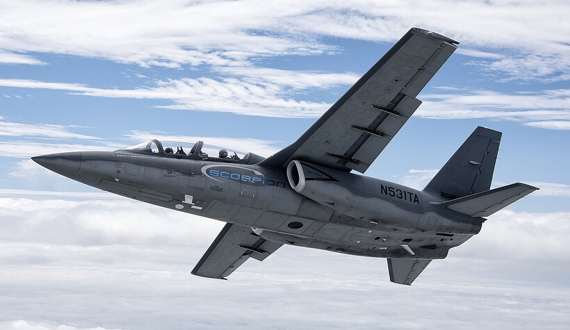 1920px-Air-to-air_with_a_Textron_AirLand_Scorpion_(1)