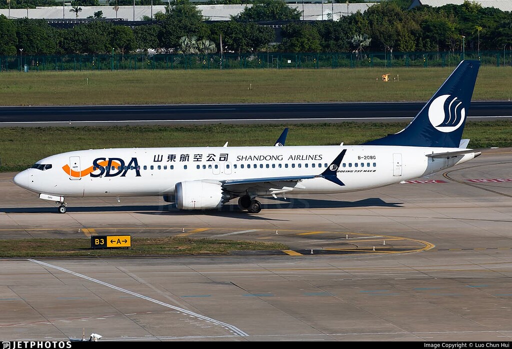 Shandong Airlines Boeing 737 MAX 8 - Features - Infinite