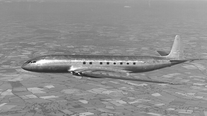 BOAC DH.106 Comet 4 他1機 7limited de Havilland DH.106 Comet 4 G-APDB, BOAC, at IWM Duxford