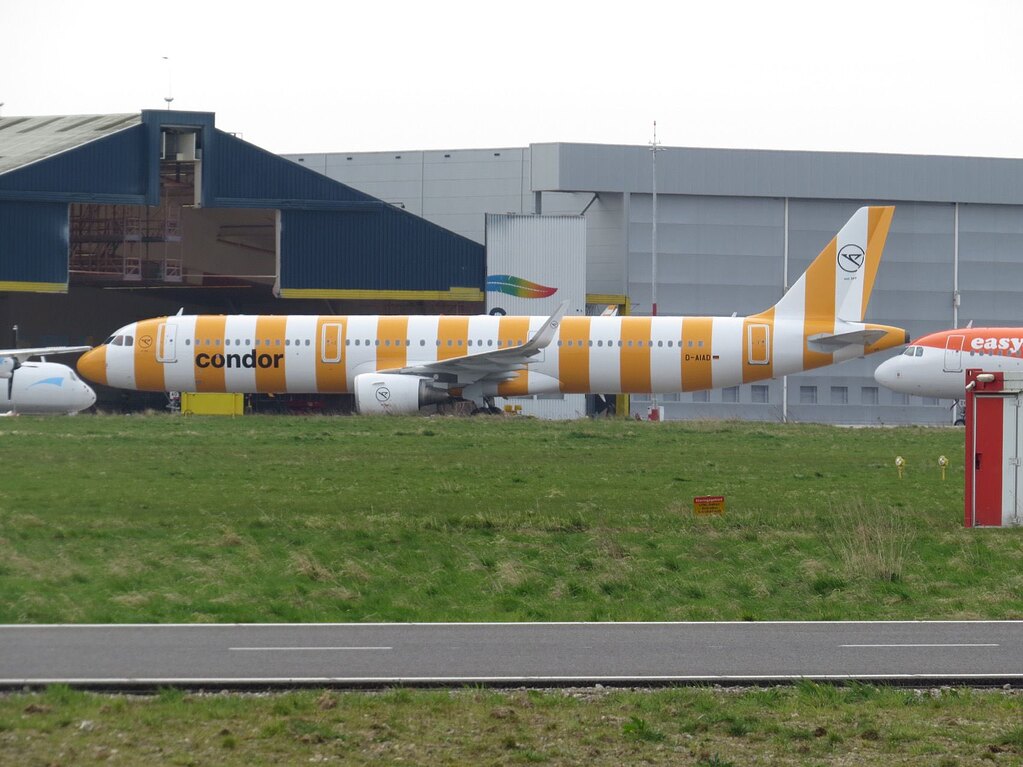 Condor A321 (New Livery) [Yellow DAIAD] Features Infinite Flight