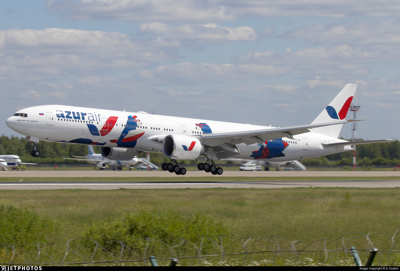 あーれー。 AzurAir 777-31H/ER [Azur Bear Livery] - Features - Infinite