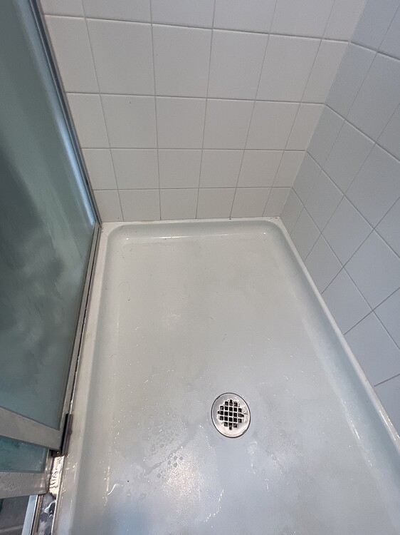 Should a tile shower with fiberglass pan have weep holes? InterNACHI