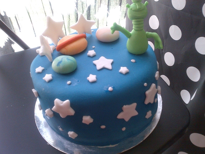 OUTSPACE%20CAKE-