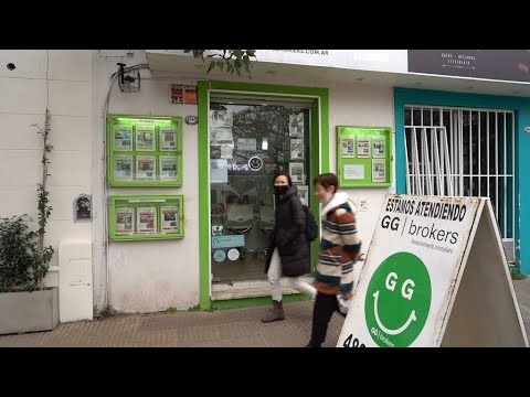 Struck by an inflation crisis, Argentinians seek any means necessary to stay afloat • FRANCE 24