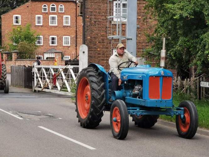 received_1431434127202081