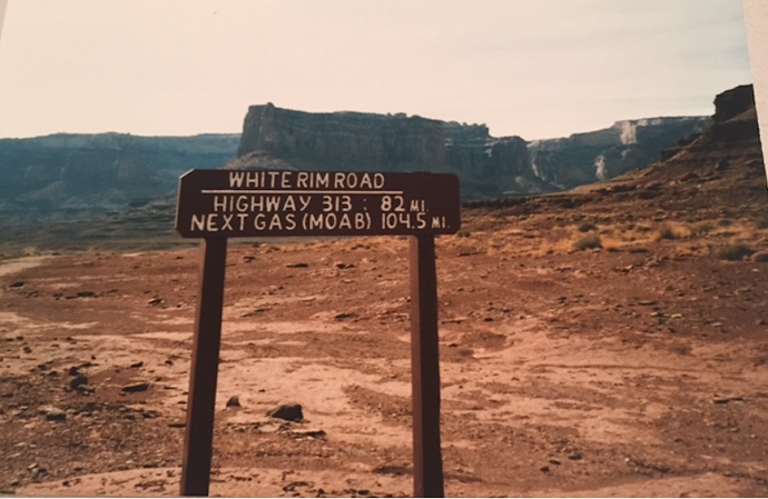 White Rim Sign