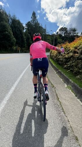 Rigoberto Urán shared a post on Instagram: "Lunes de Fortalecimiento". Follow their account to see 2315 posts.