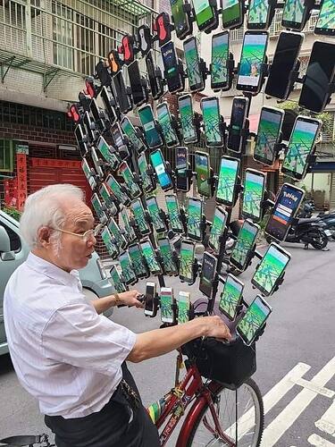 taiwan-pokemon-go-grandpa